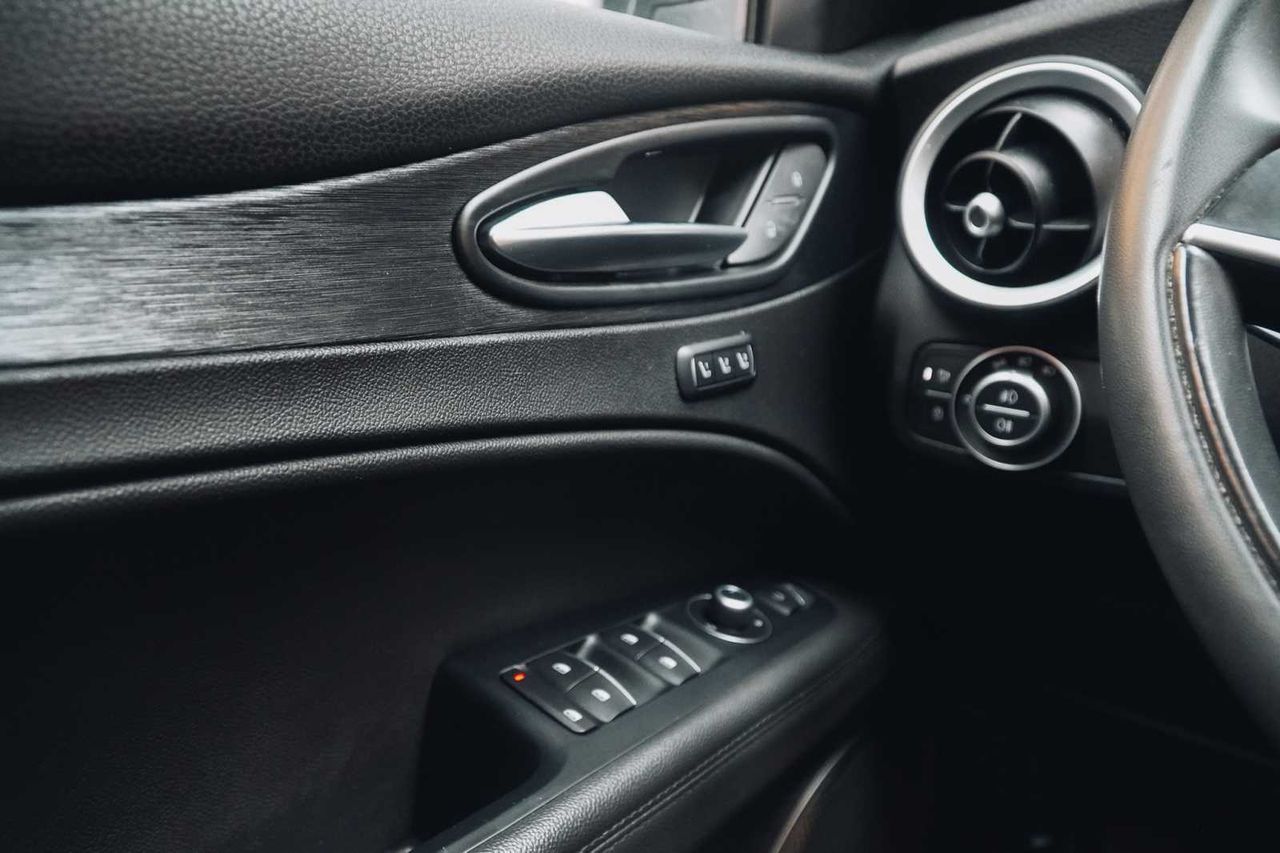 Alfa Romeo Stelvio 2.2 Diésel 154kW (210CV) Executive Q4  - Foto 16