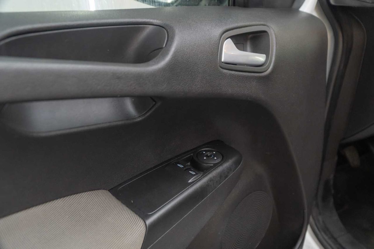 Ford Transit Courier    74kw  - Foto 17