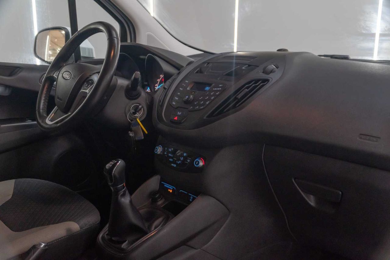 Ford Transit Courier    74kw  - Foto 21