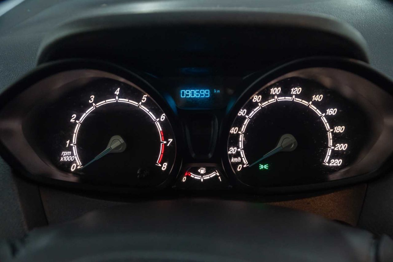 Ford Transit Courier    74kw  - Foto 12