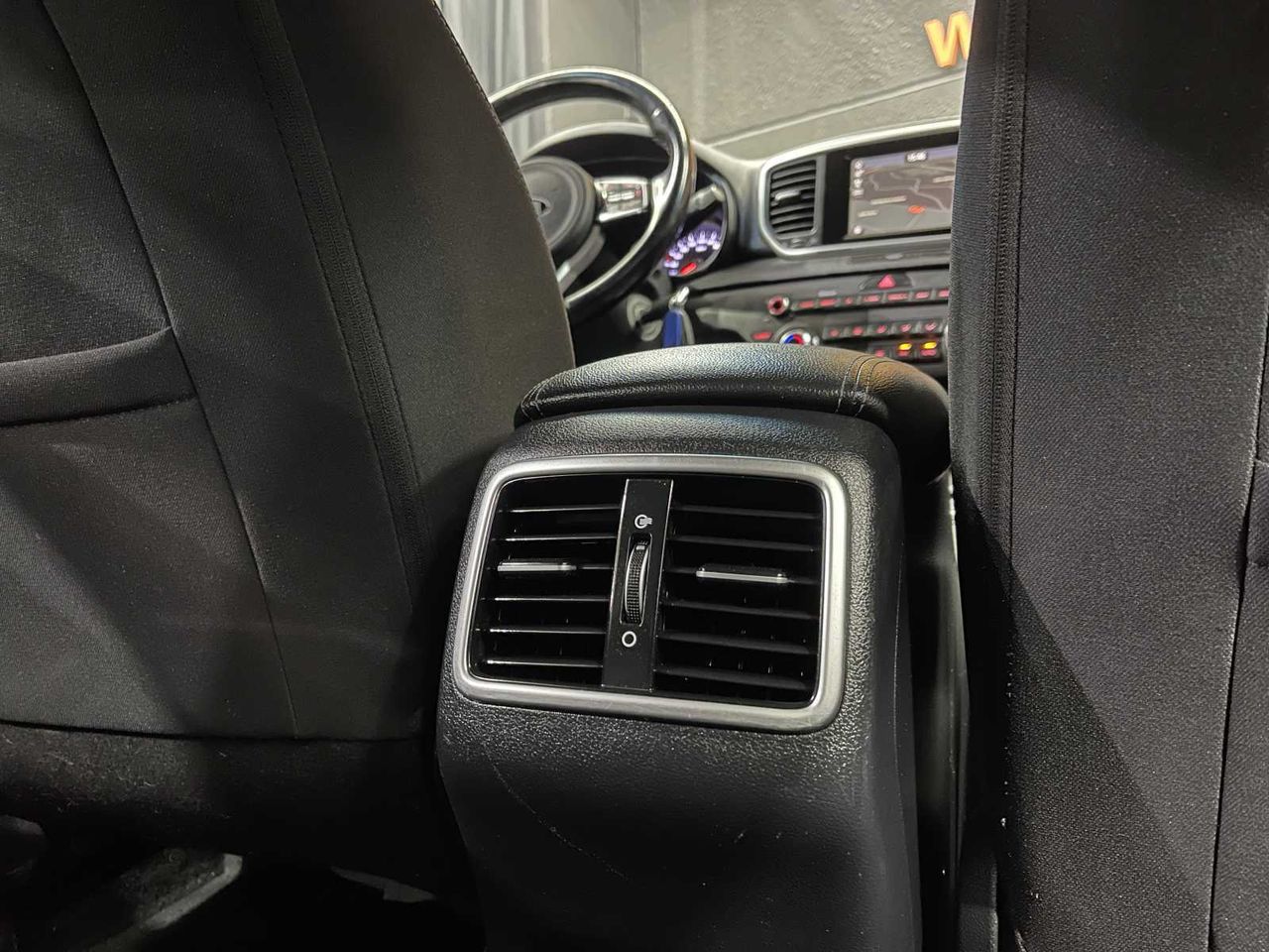 Kia Sportage 1.6 CRDi 100kW (136CV) Business DCT 4x2  - Foto 7