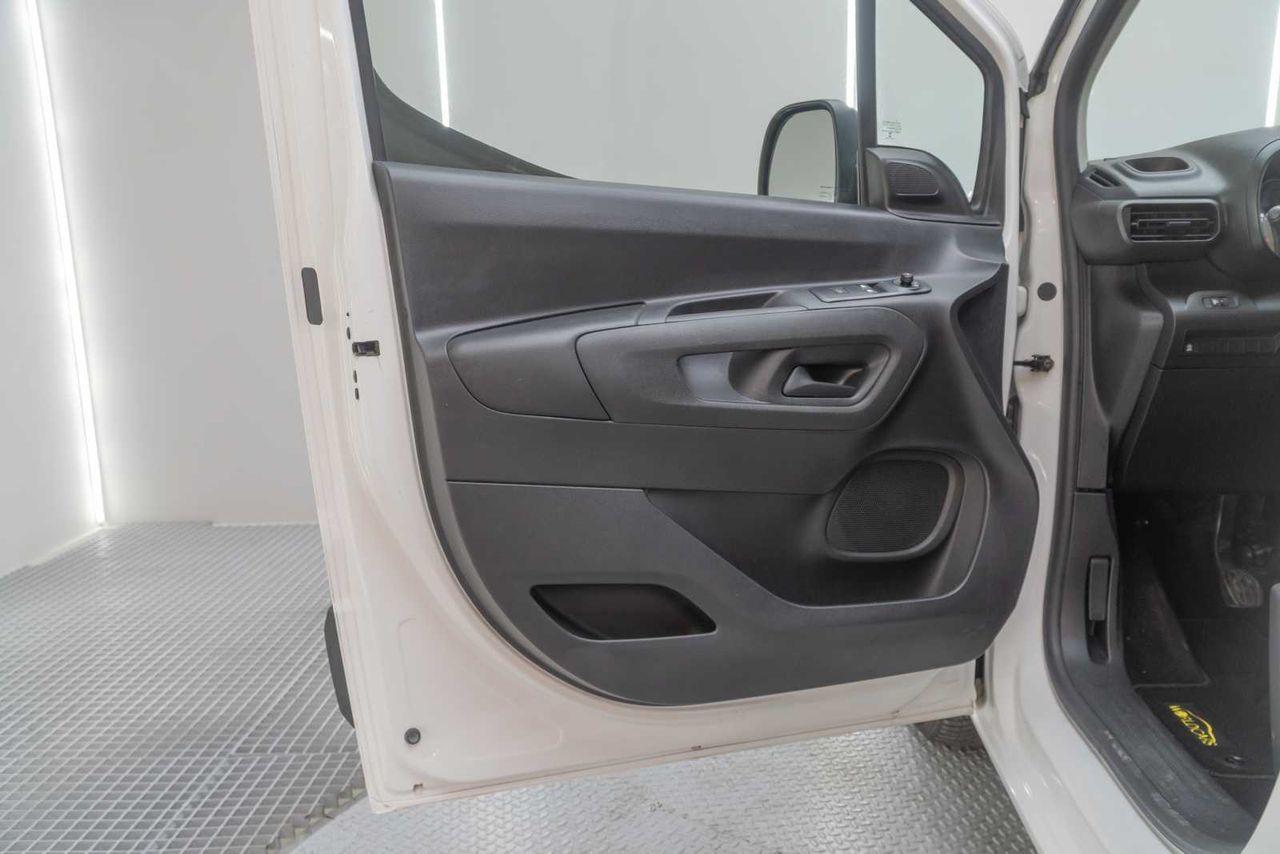 Toyota Proace City 1.5d 75kw (100cv) gx 650kg media (ac)  - Foto 17