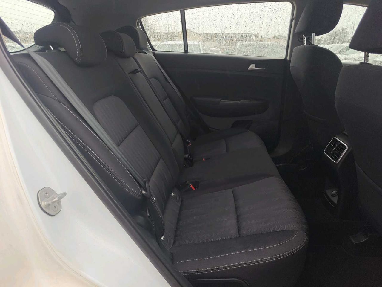 Kia Sportage 1.6 MHEV Business 100kW (136CV) 4x2  - Foto 7