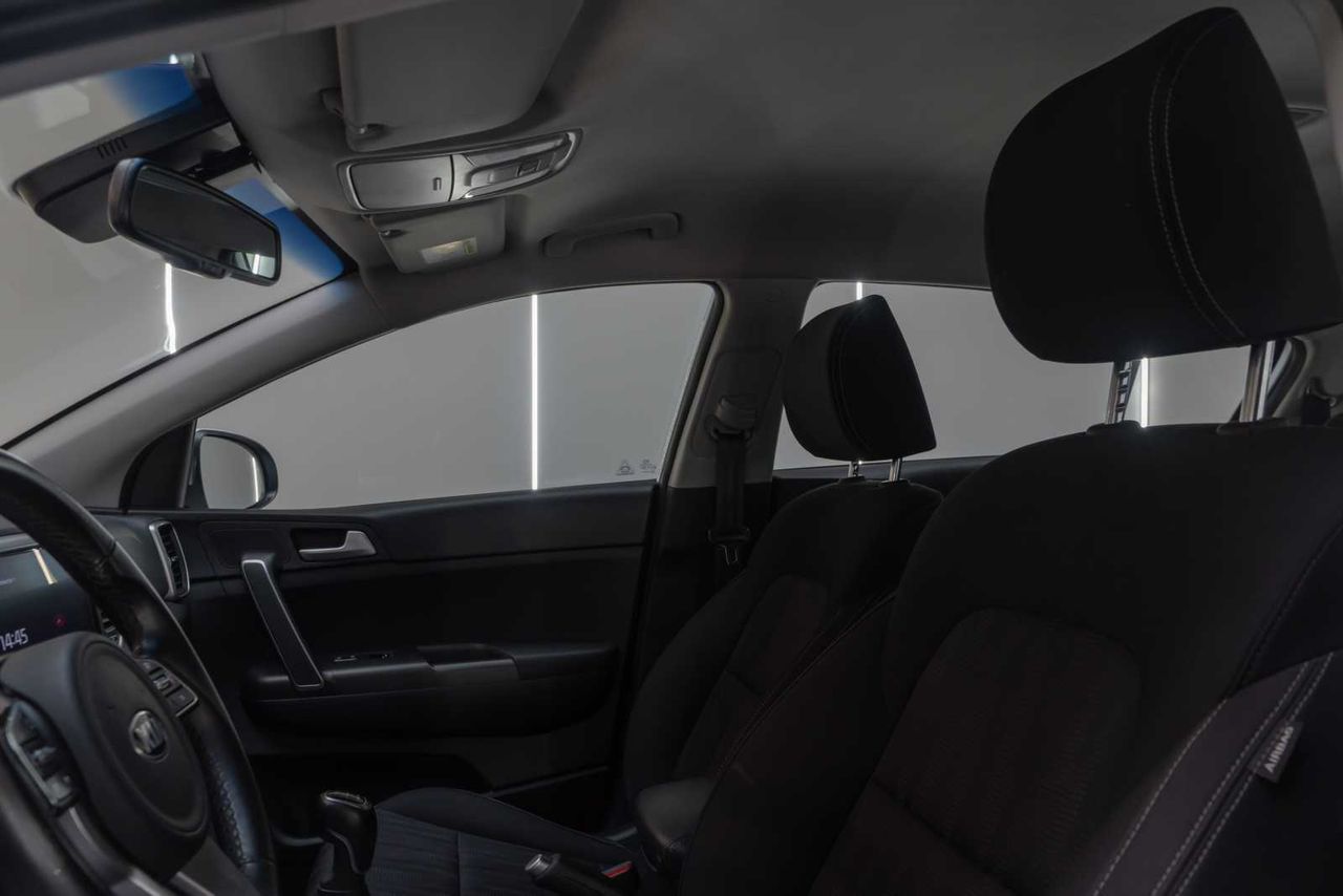 Kia Sportage 1.6 MHEV Business 100kW (136CV) 4x2  - Foto 18