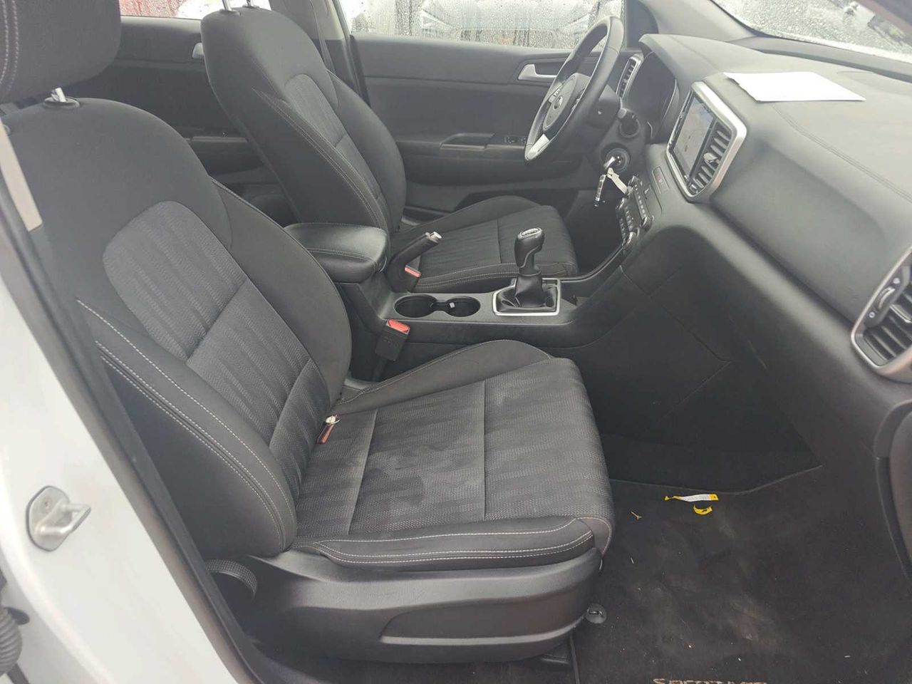 Kia Sportage 1.6 MHEV Business 100kW (136CV) 4x2  - Foto 6