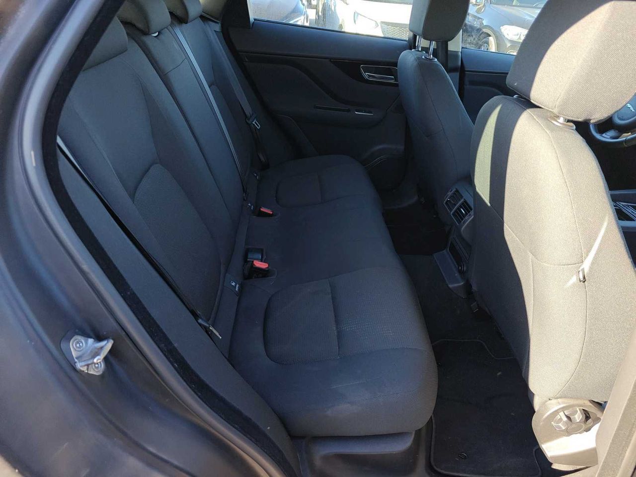 Jaguar F-Pace 2.0L i4D 132kW Pure Auto  - Foto 7