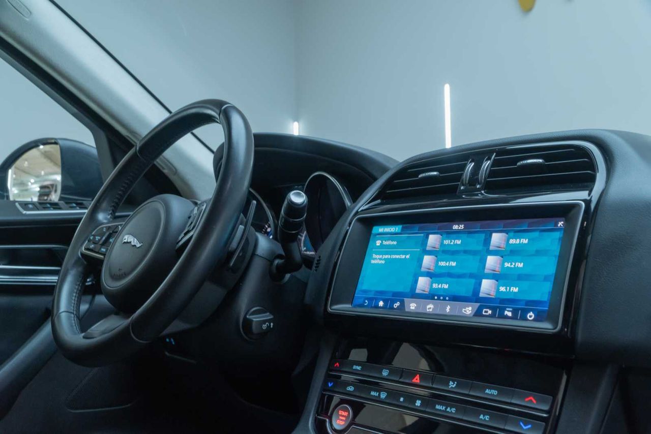 Jaguar F-Pace 2.0L i4D 132kW Pure Auto  - Foto 23