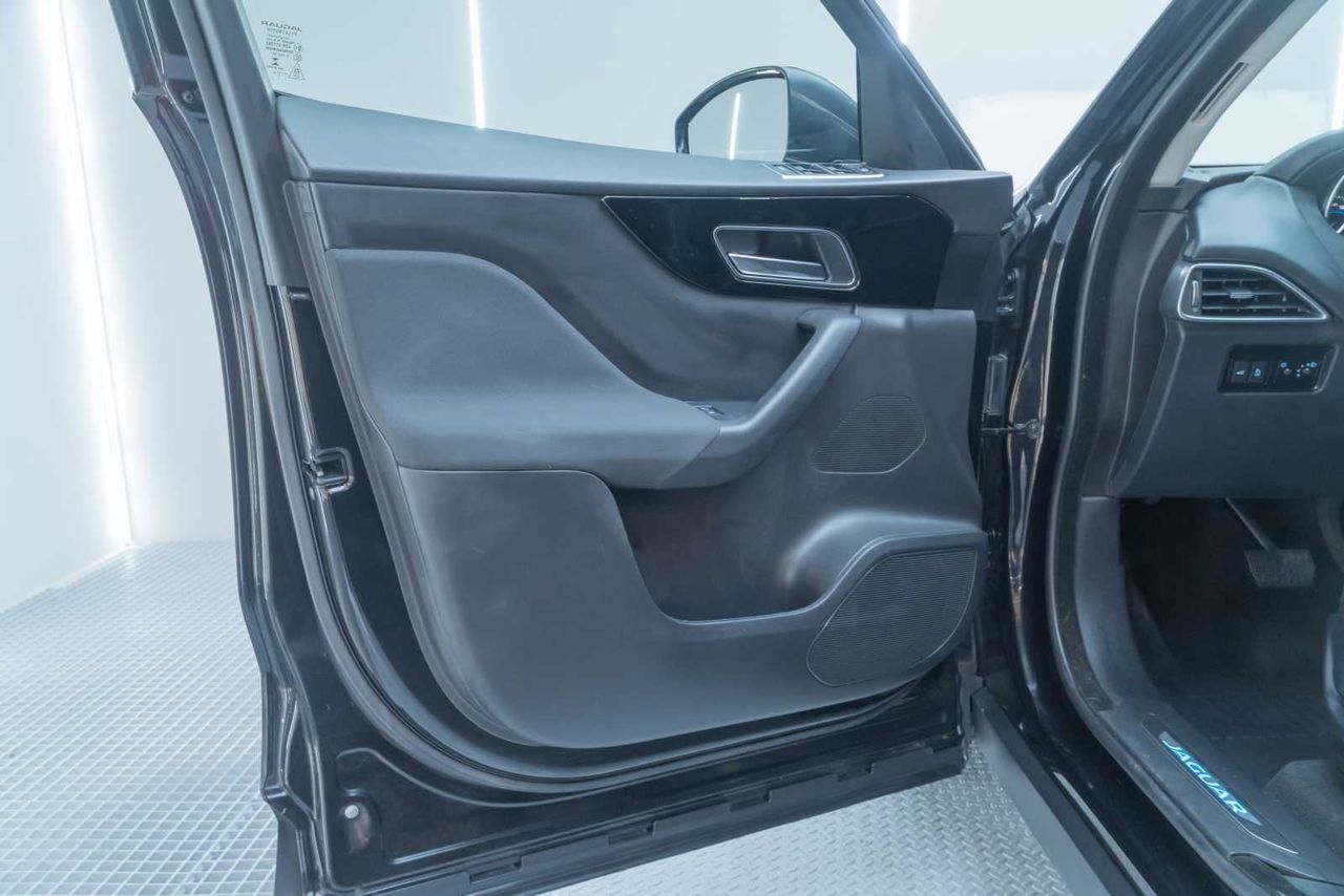 Jaguar F-Pace 2.0L i4D 132kW Pure Auto  - Foto 17