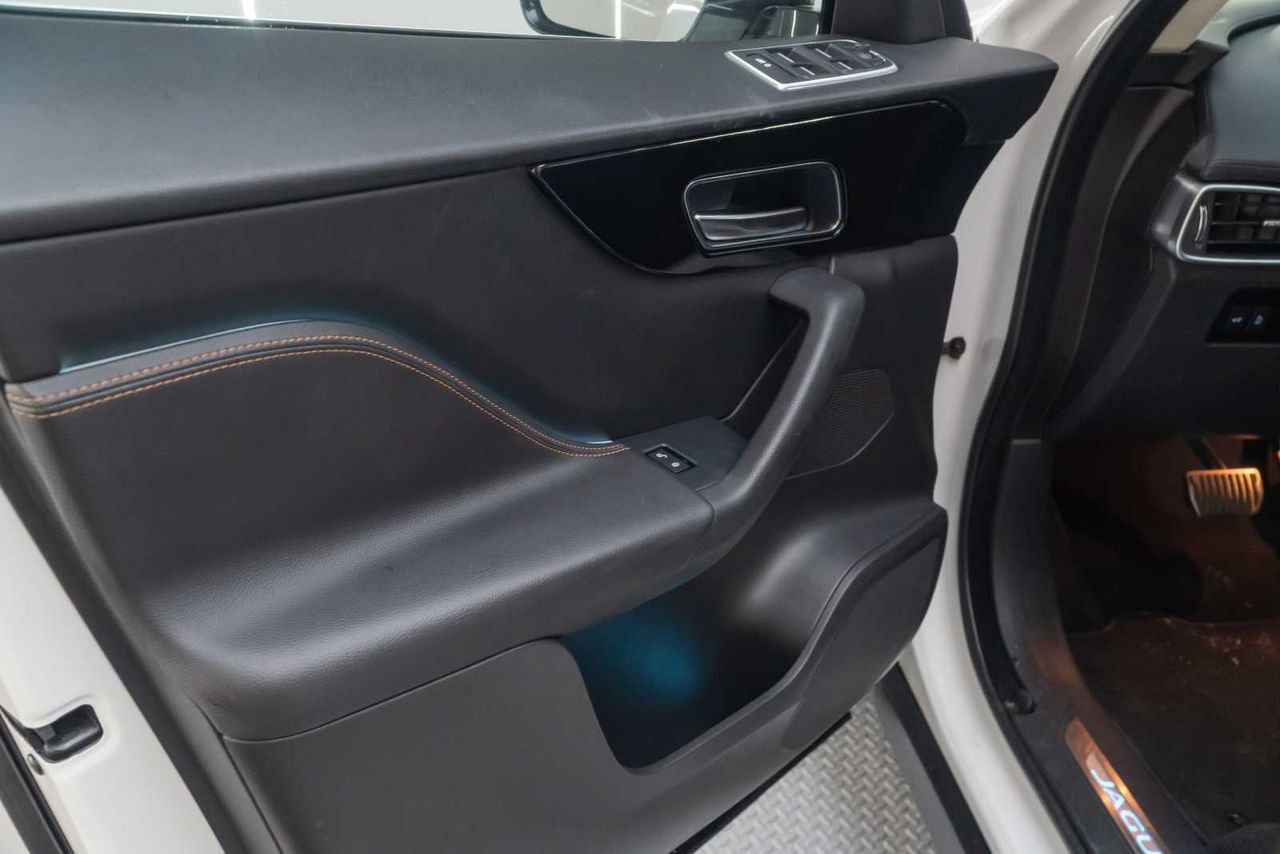 Jaguar F-Pace - Foto 18