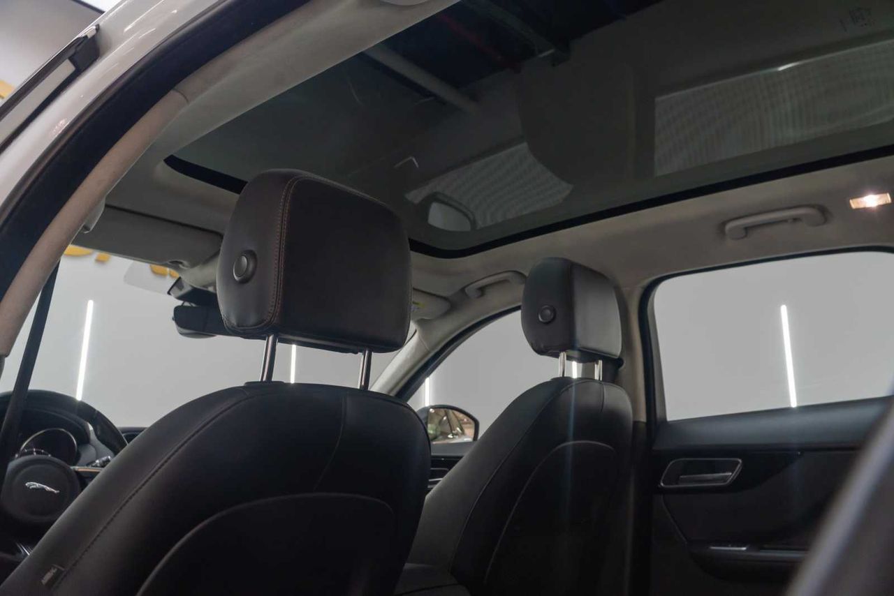 Jaguar F-Pace - Foto 24