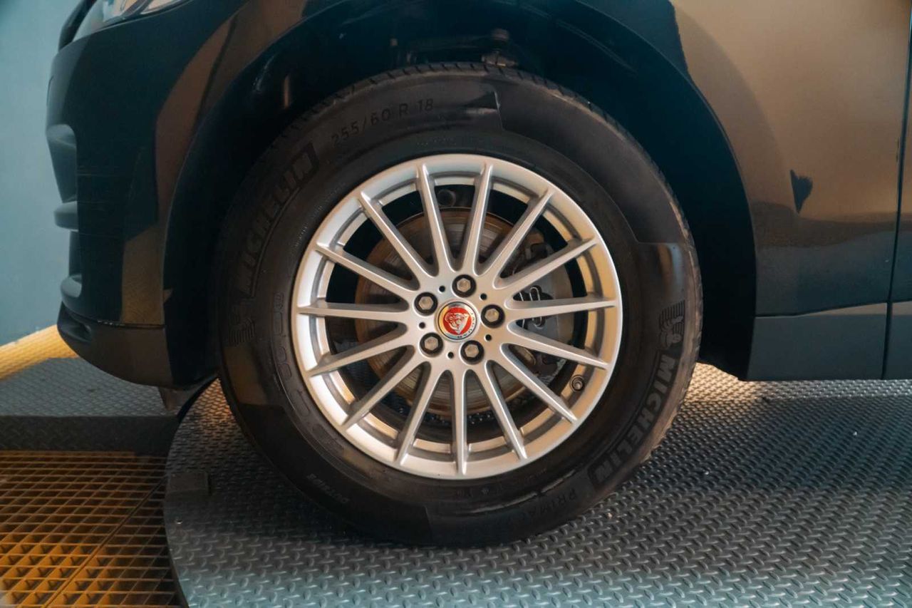 Jaguar F-Pace 2.0L i4D AWD Automático Prestige  - Foto 13