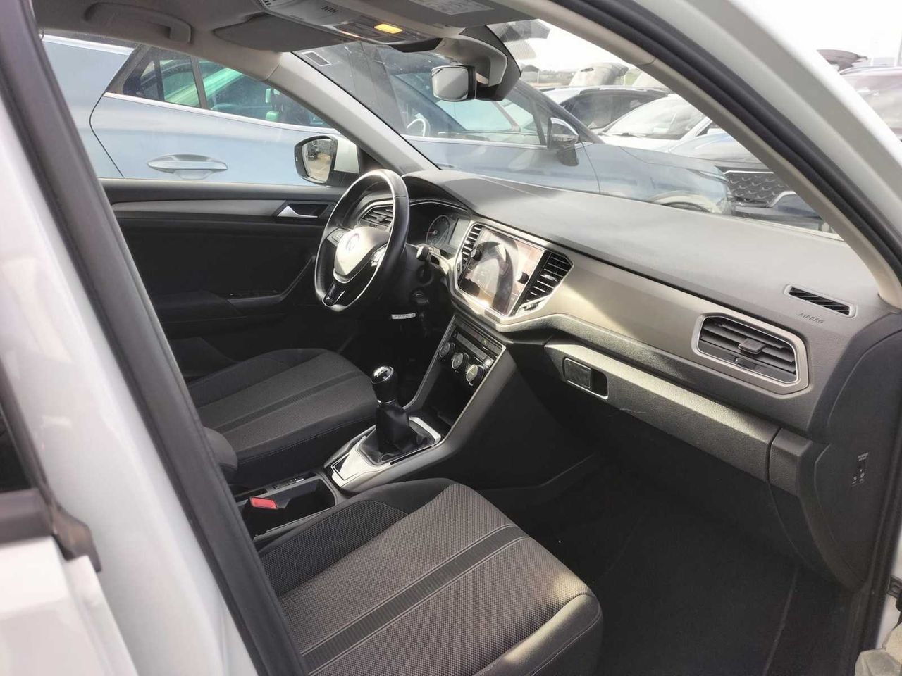 Volkswagen T-Roc Advance 1.0 TSI 81kW (110CV)  - Foto 5