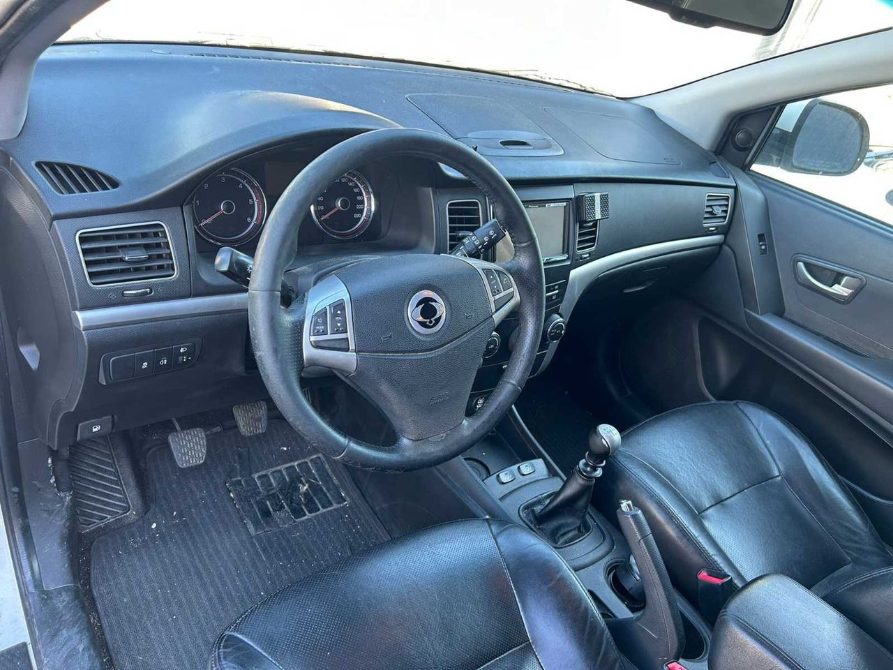 SsangYong Korando D20T Limited Plus GT 4x2  - Foto 9