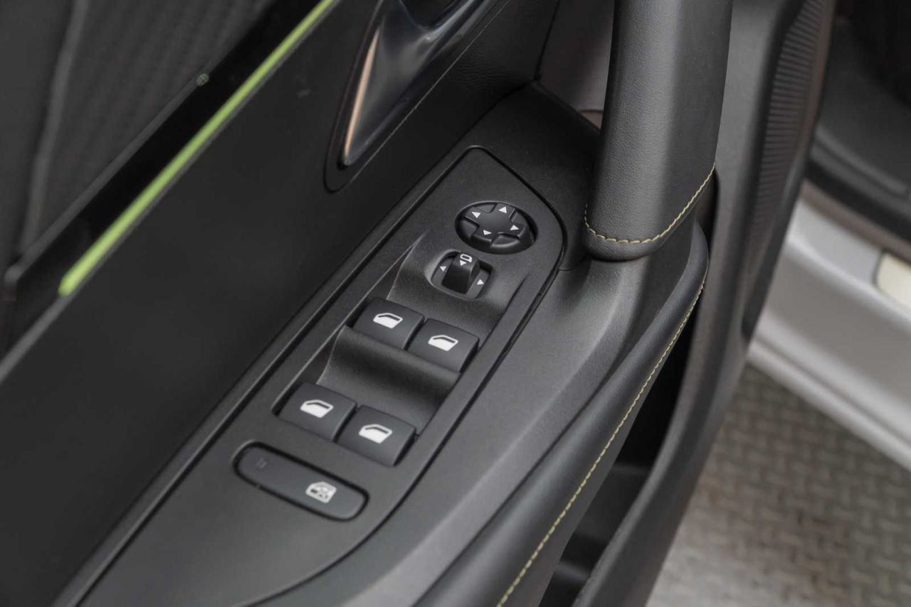 Peugeot 2008 GT Puretech 130 S&S EAT8  - Foto 17