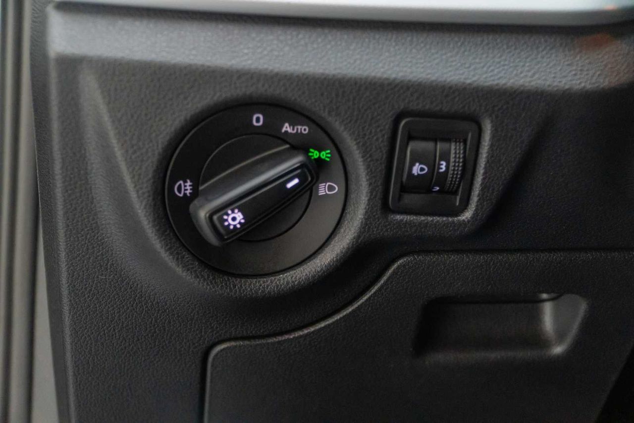 Skoda Kamiq 1.0 TSI 81kW (110CV) DSG AMBITION  - Foto 17