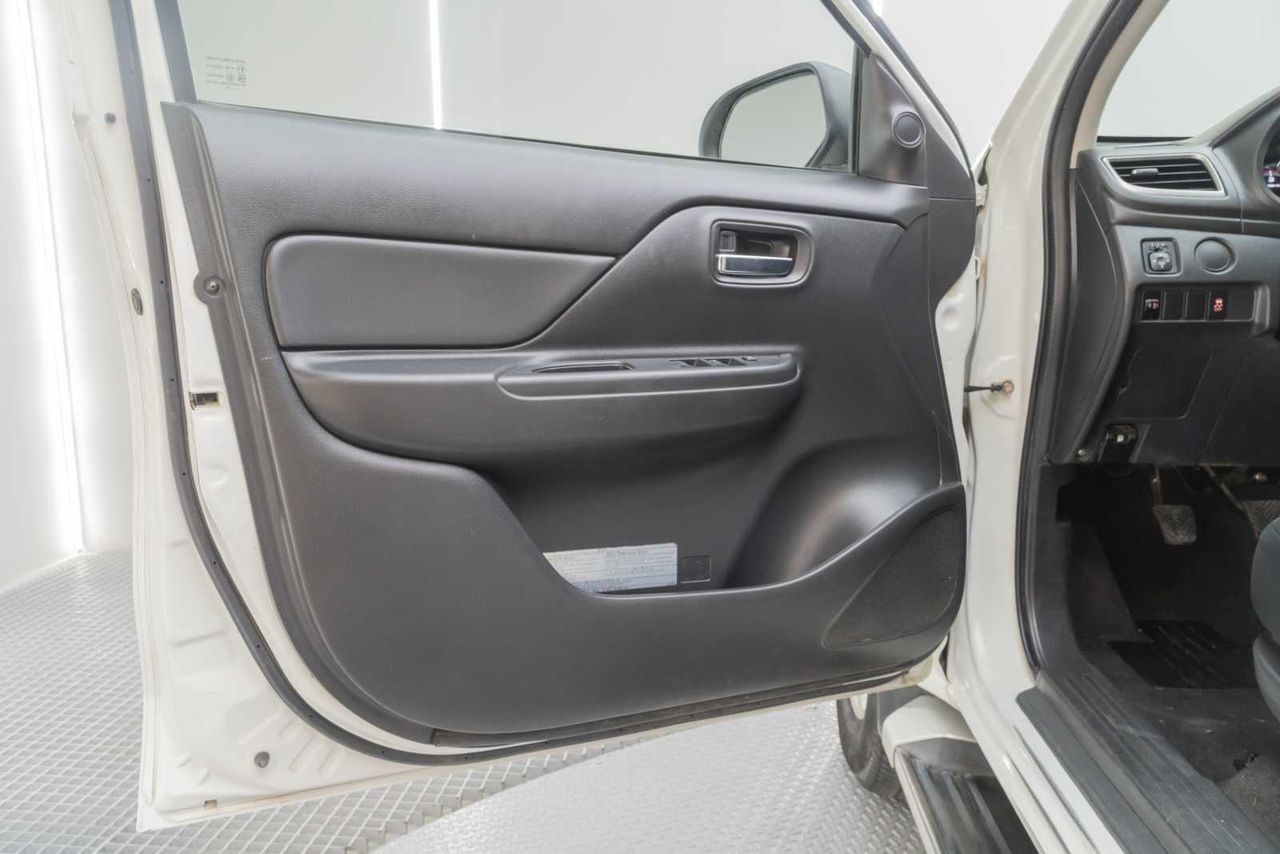 Mitsubishi L200 pickup doble cabina d/c 220 di-d m-pro  - Foto 17