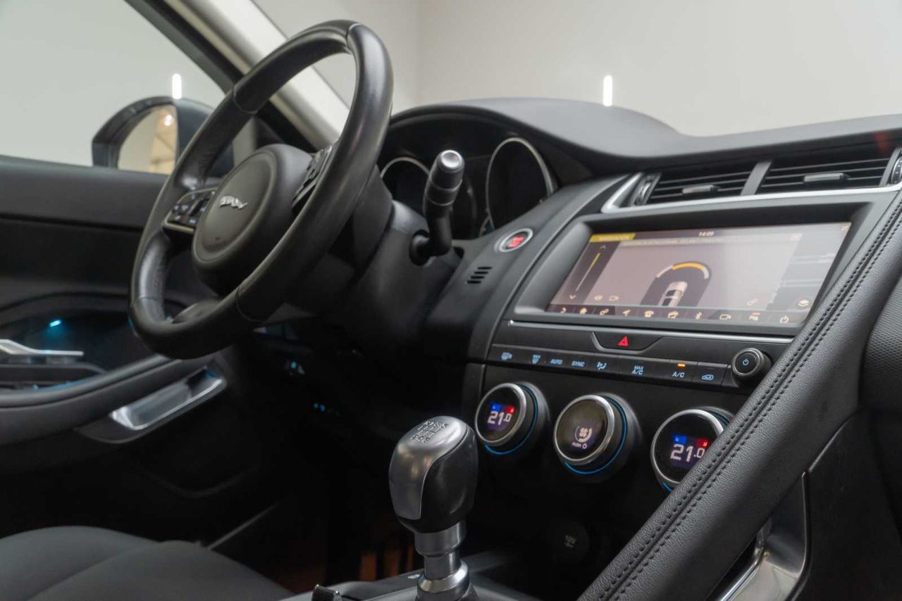 Jaguar E-Pace 2.0D 110kW 4WD  - Foto 23