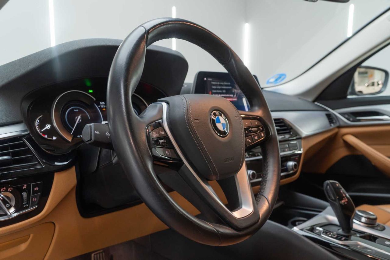 BMW Serie 5 530e iPerformance - Foto 13