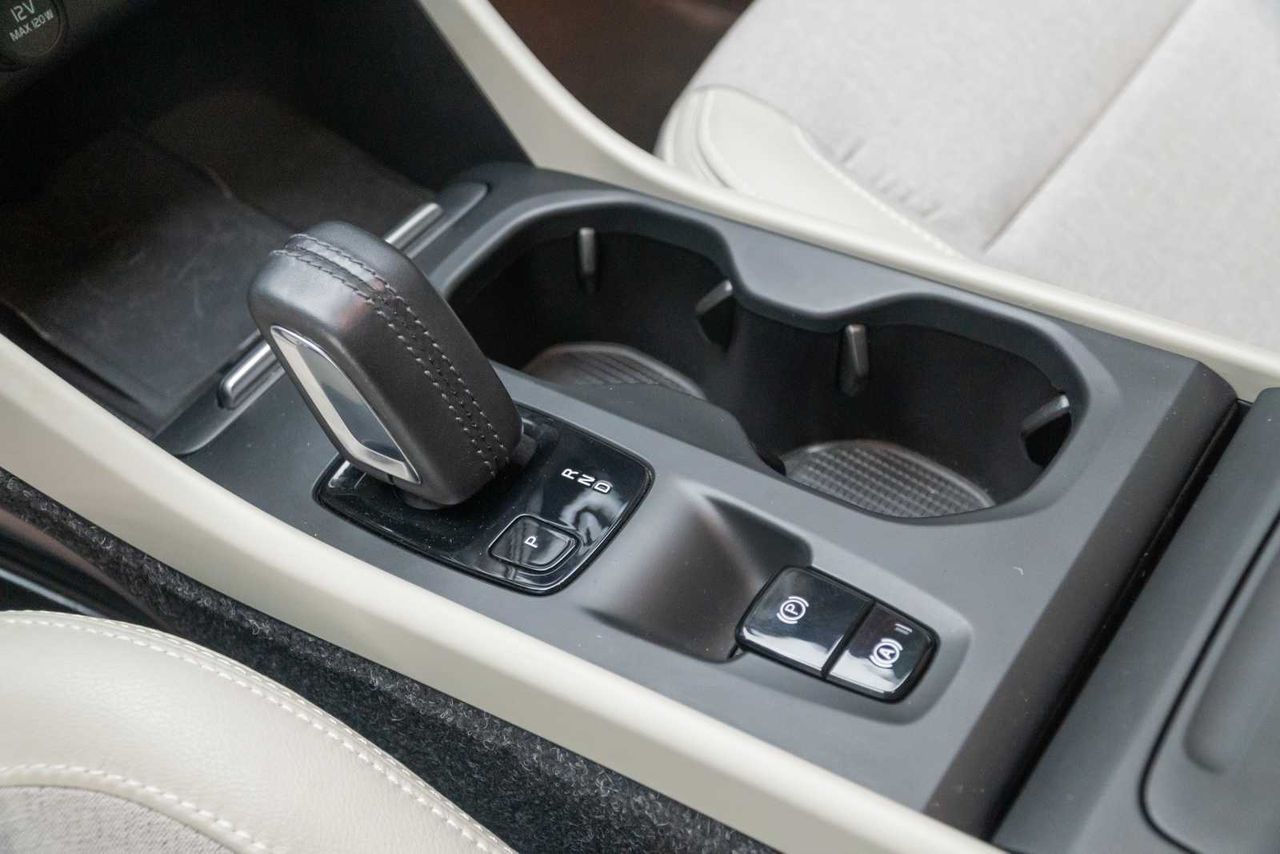 Volvo XC40 2.0 T4 AWD Momentum Auto  - Foto 15