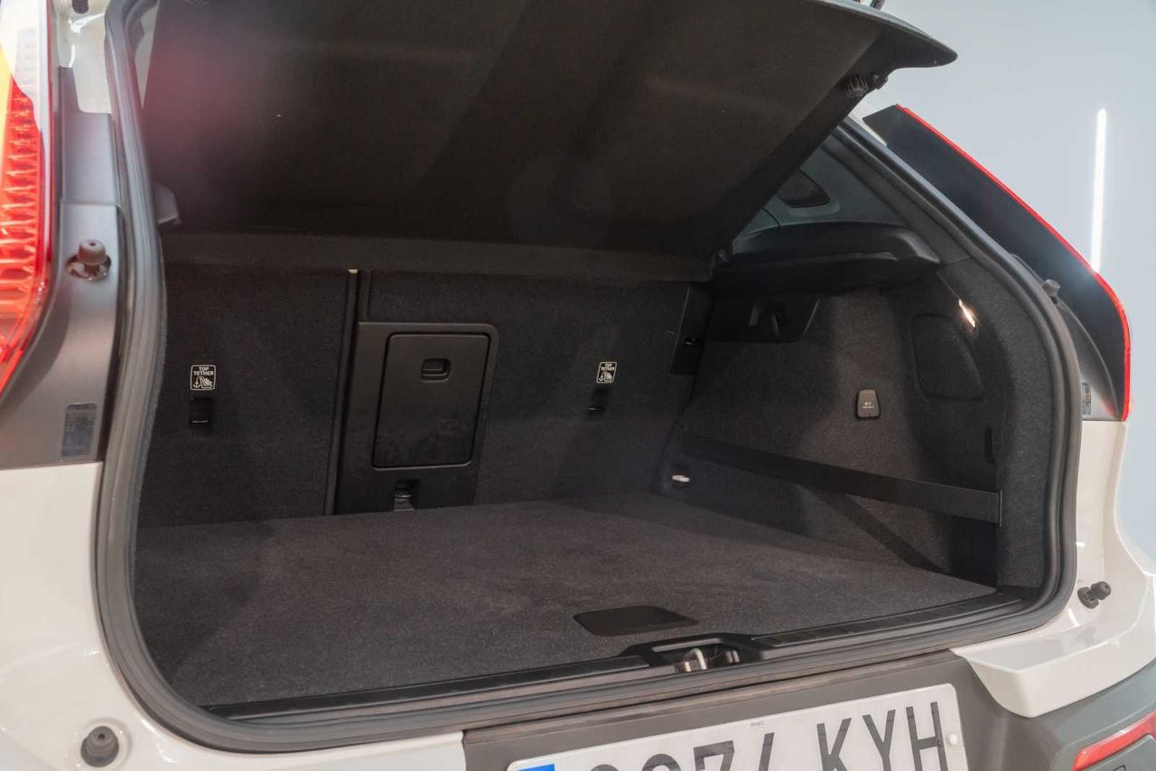 Volvo XC40 2.0 T4 AWD Momentum Auto  - Foto 11