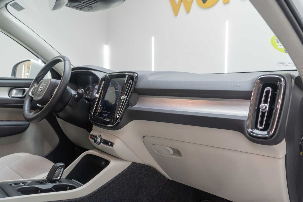 Volvo XC40 2.0 T4 AWD Momentum Auto  - Foto 23