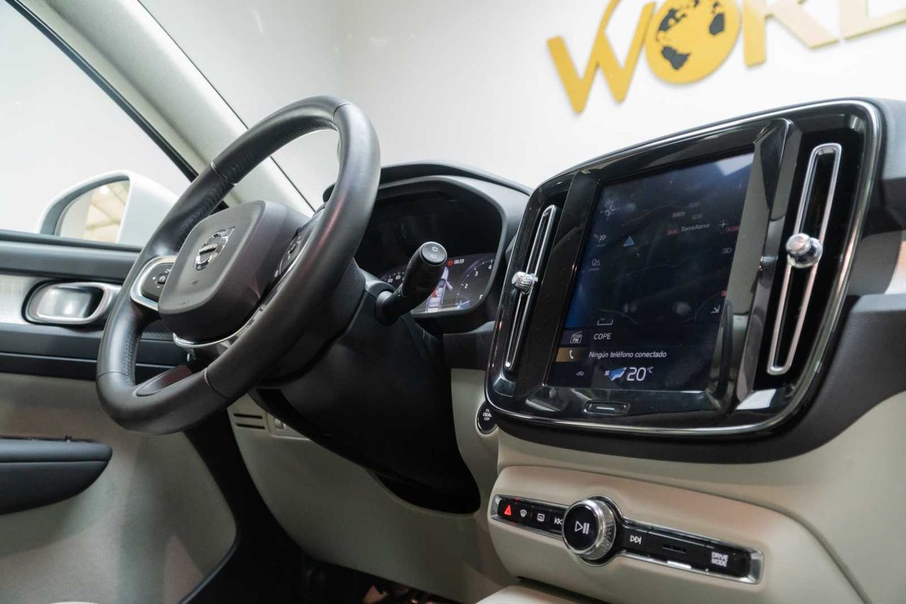Volvo XC40 2.0 T4 AWD Momentum Auto  - Foto 22