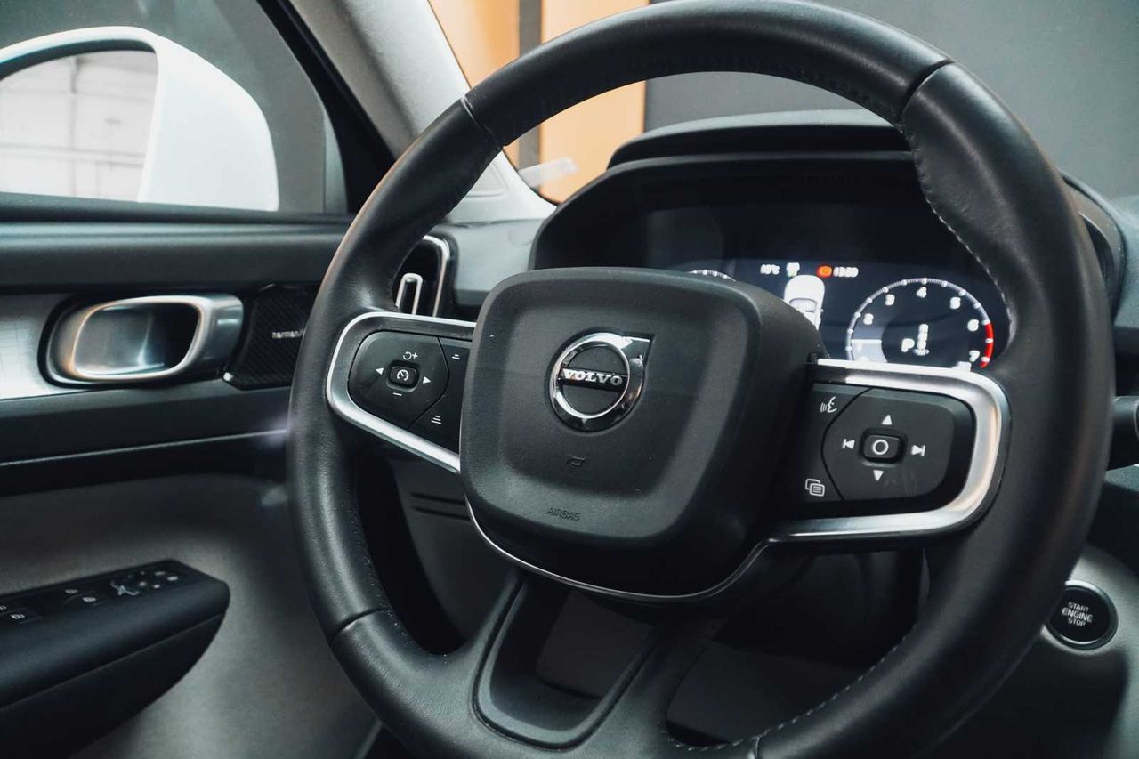 Volvo XC40 2.0 T4 AWD Momentum Auto  - Foto 9