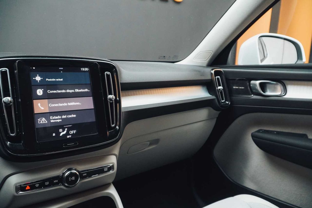 Volvo XC40 2.0 T4 AWD Momentum Auto  - Foto 16