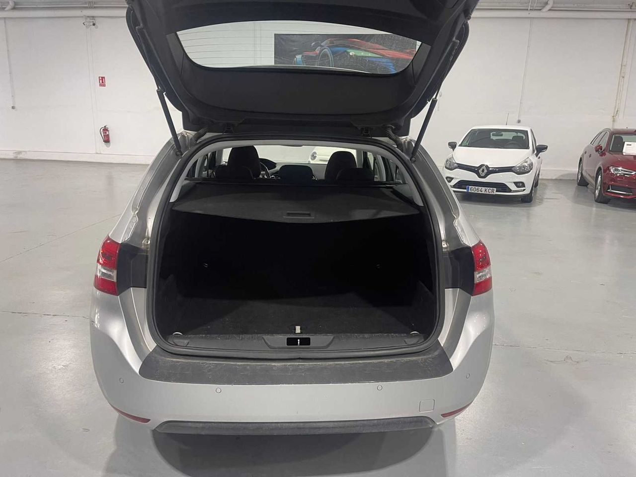 Peugeot 308 SW Access 1.6 BlueHDI 73KW (100CV) - Foto 14