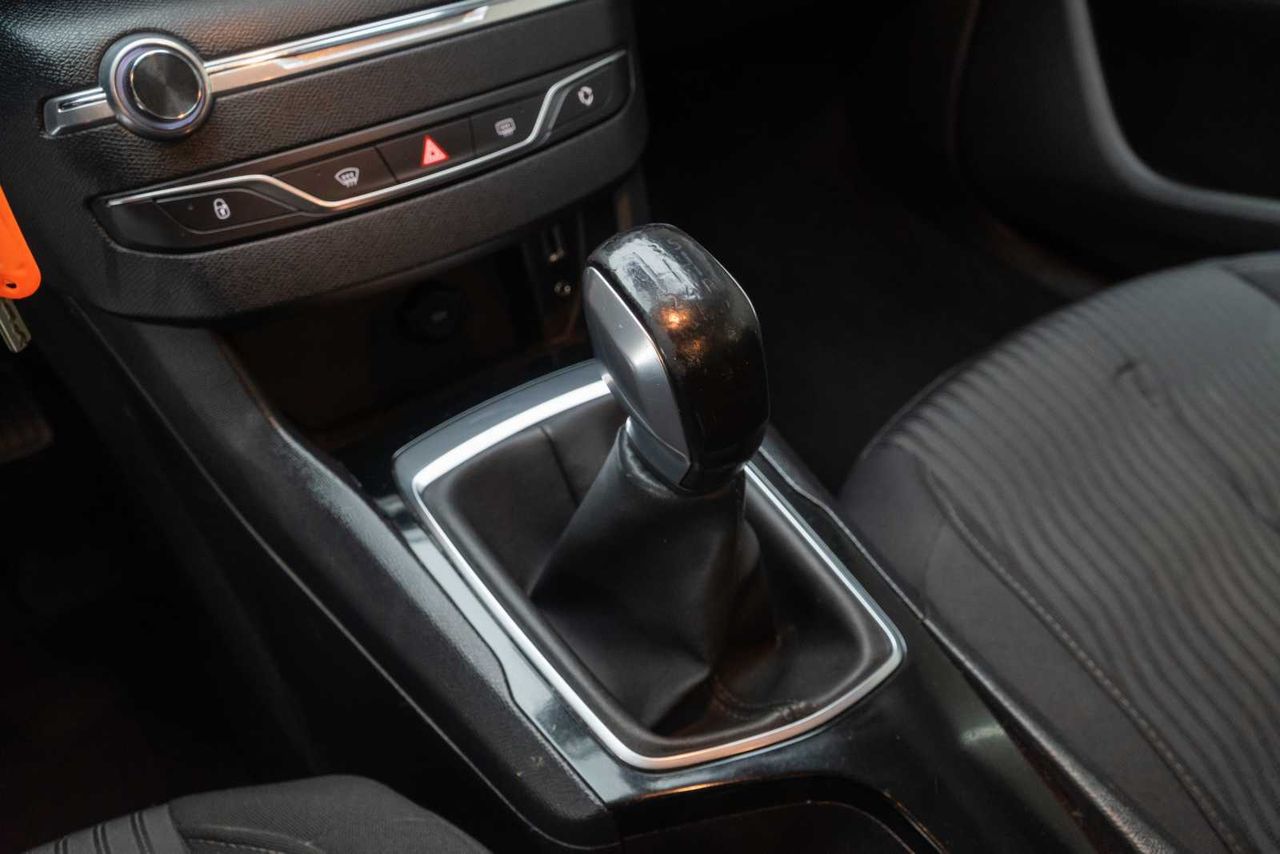 Peugeot 308 SW Access 1.6 BlueHDI 73KW (100CV) - Foto 14