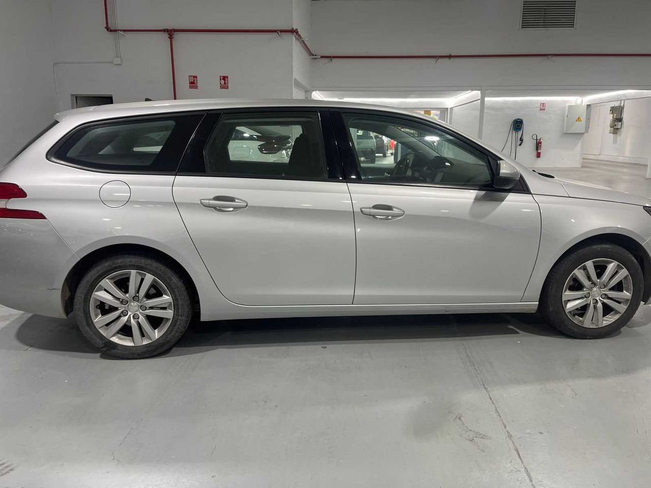 Peugeot 308 SW Access 1.6 BlueHDI 73KW (100CV) - Foto 4