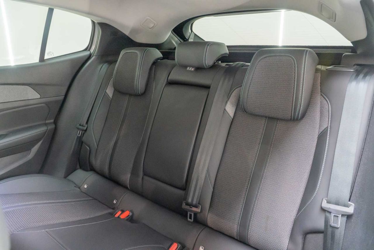Peugeot 408 408 Allure HYBRID 145 eDCS6  - Foto 18