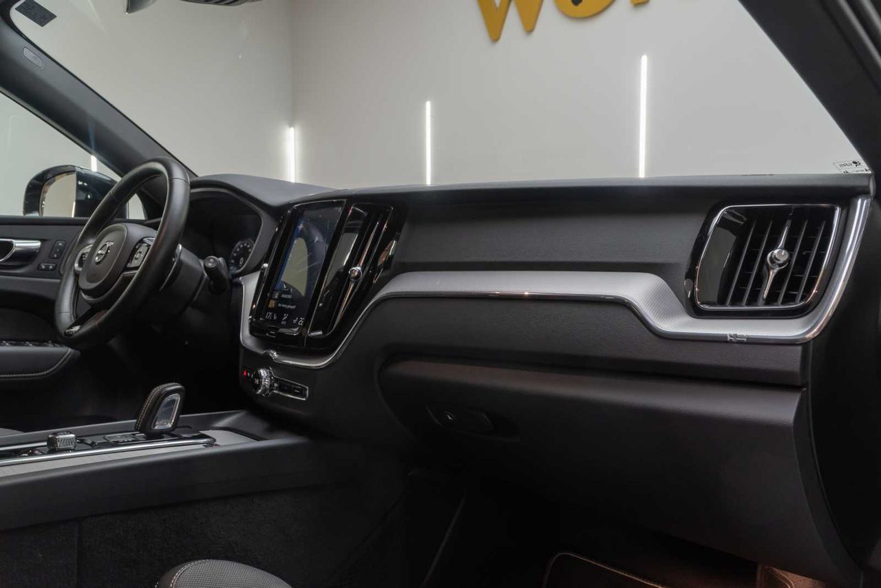Volvo XC60 2.0 D4 AWD R-Design B Auto  - Foto 23