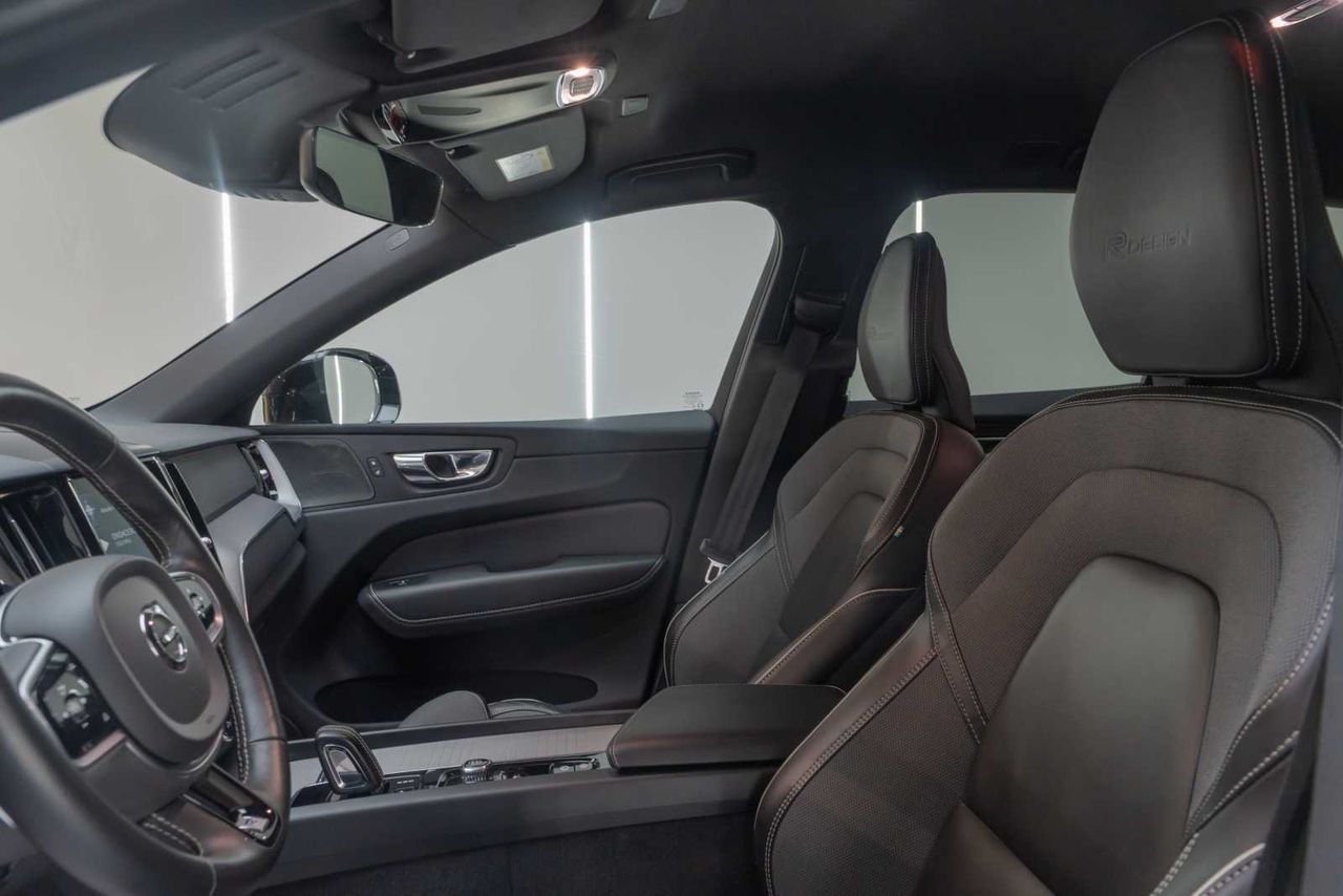 Volvo XC60 2.0 D4 AWD R-Design B Auto  - Foto 18