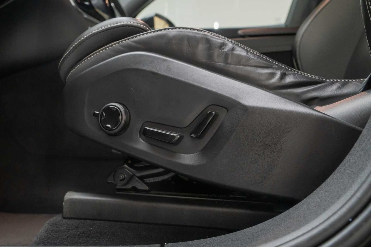 Volvo XC60 2.0 D4 AWD R-Design B Auto  - Foto 16