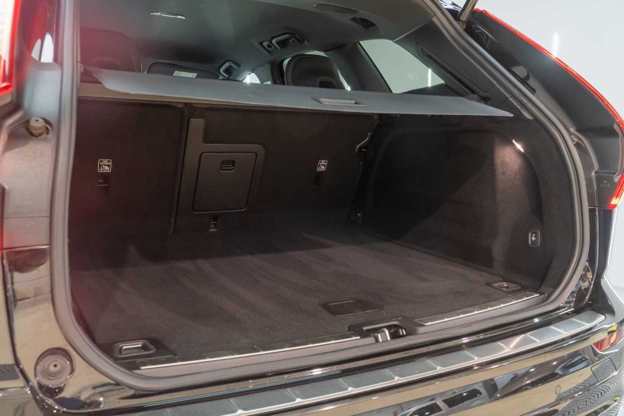 Volvo XC60 2.0 D4 AWD R-Design B Auto  - Foto 11