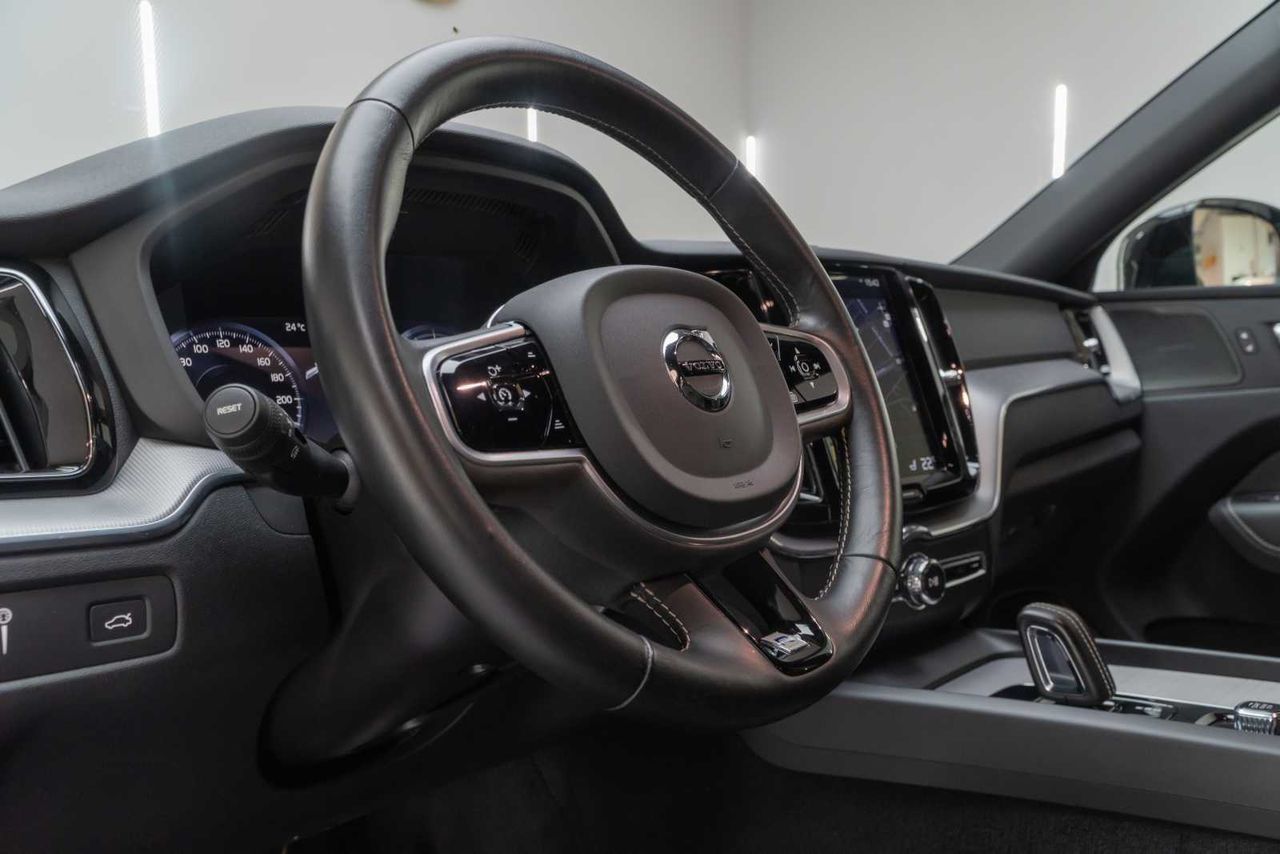 Volvo XC60 2.0 D4 AWD R-Design B Auto  - Foto 12