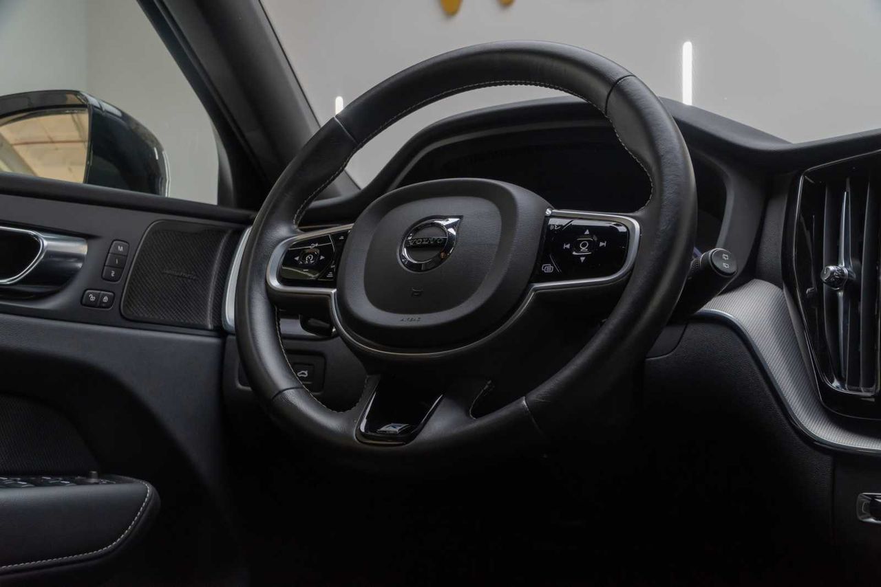 Volvo XC60 2.0 D4 AWD R-Design B Auto  - Foto 21