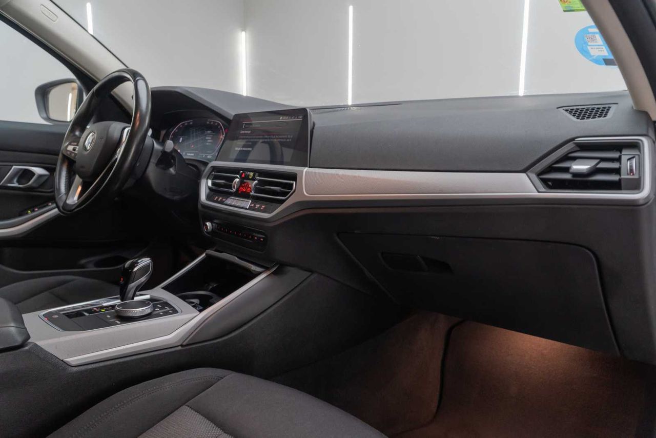 BMW Serie 3 318d Auto. - Foto 23