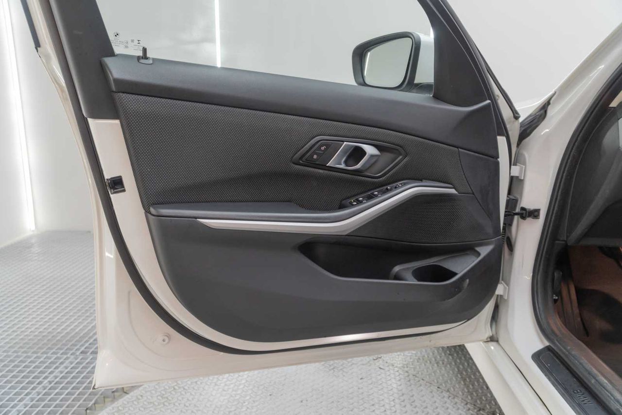 BMW Serie 3 318d Auto. - Foto 17