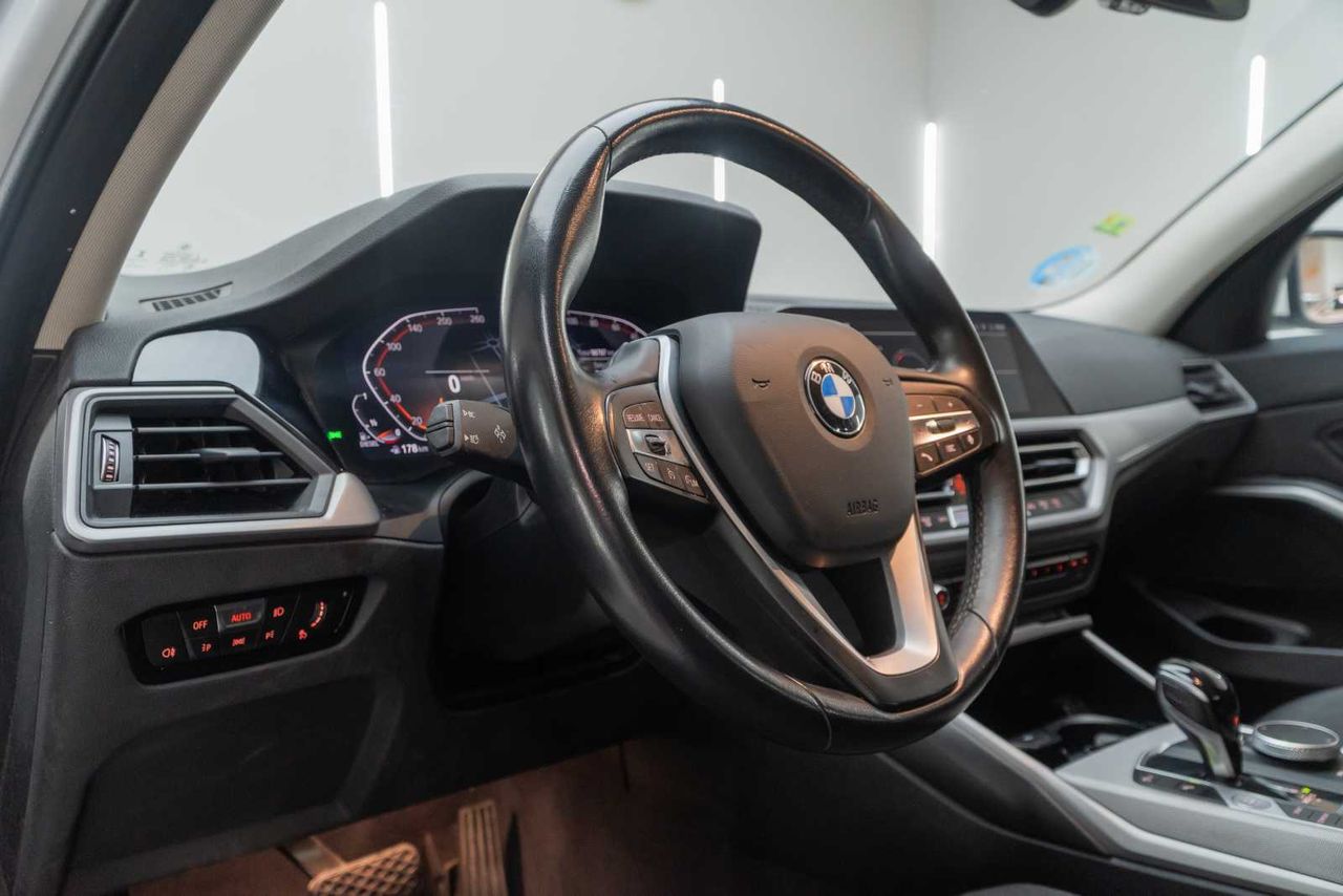 BMW Serie 3 318d Auto. - Foto 12