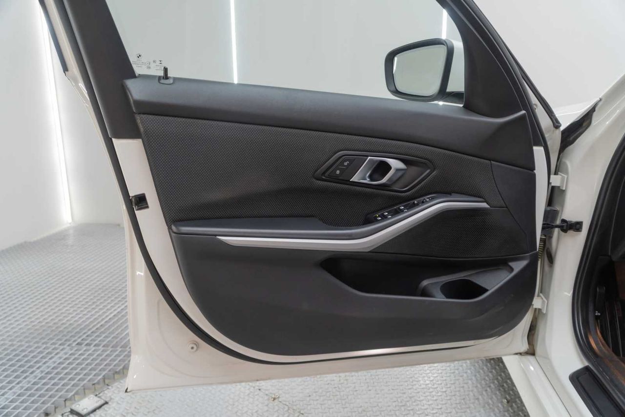 BMW Serie 3 318d Auto. - Foto 17