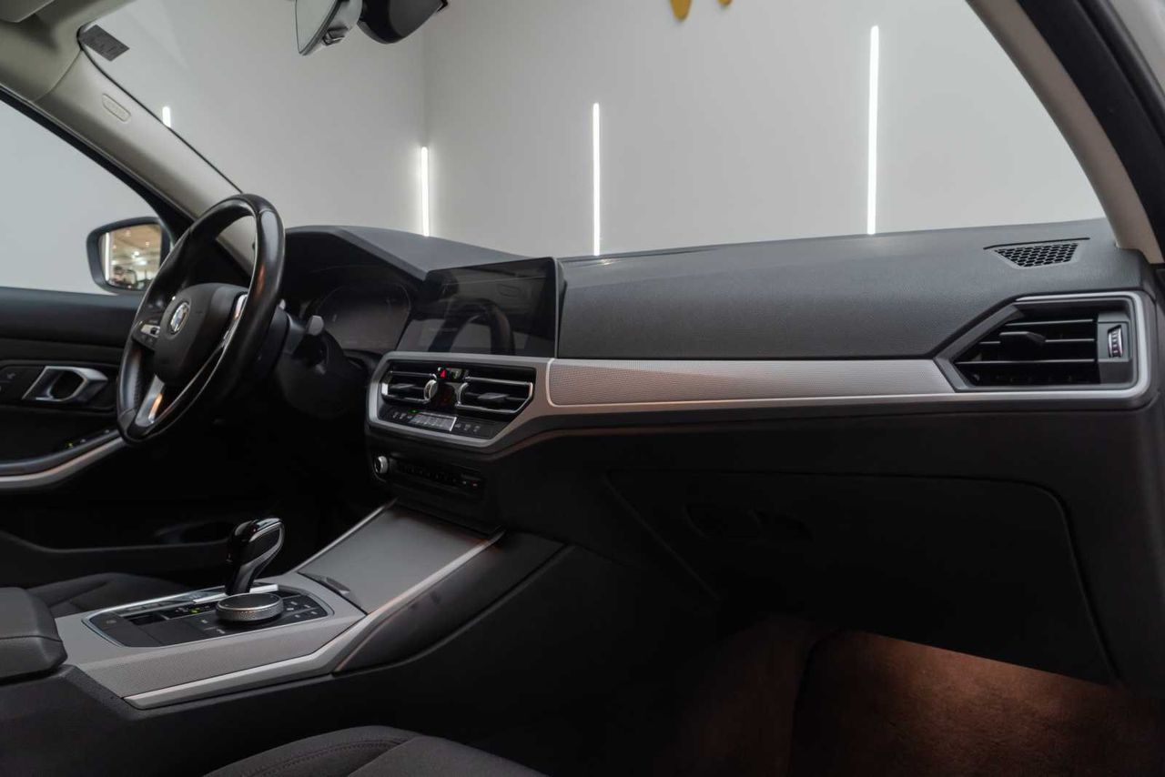 BMW Serie 3 318d Auto. - Foto 23