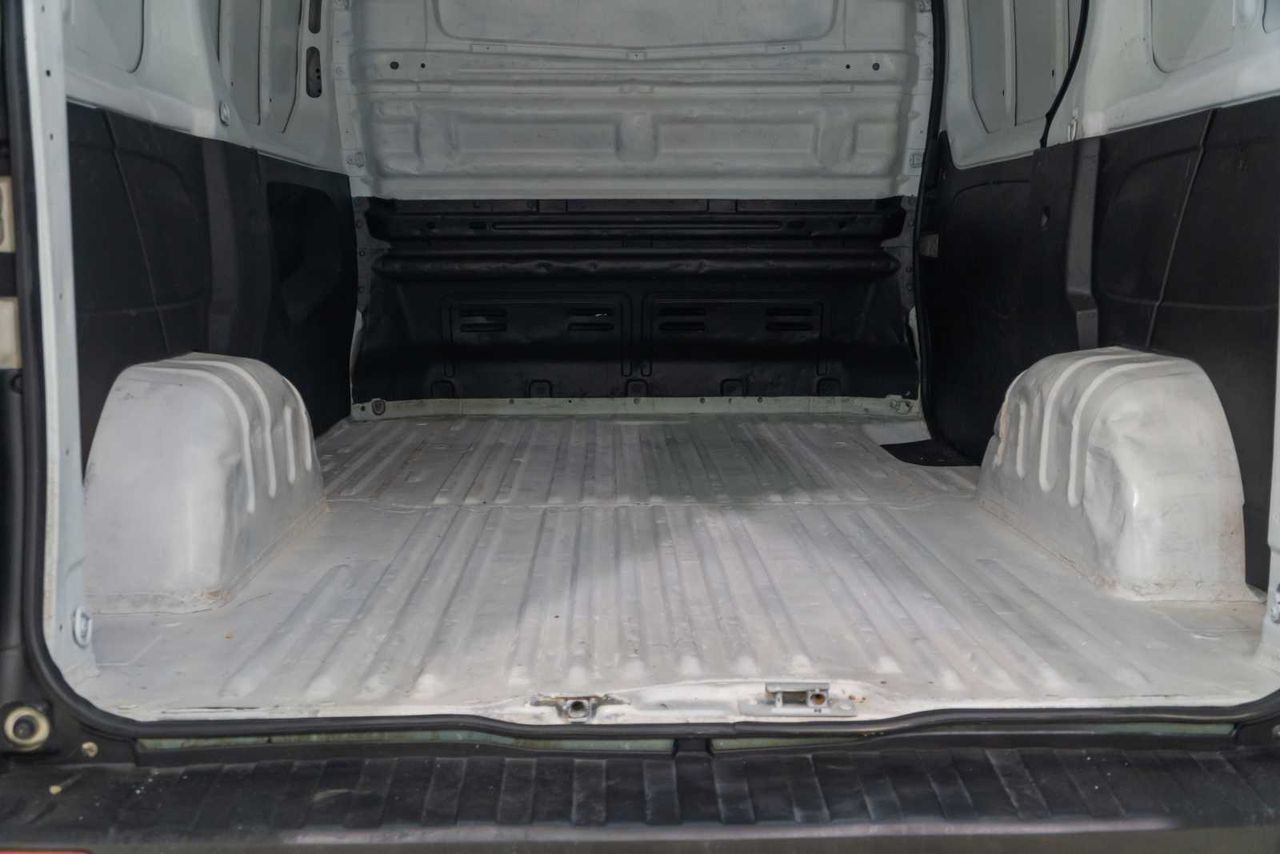Nissan NV300   120  - Foto 11