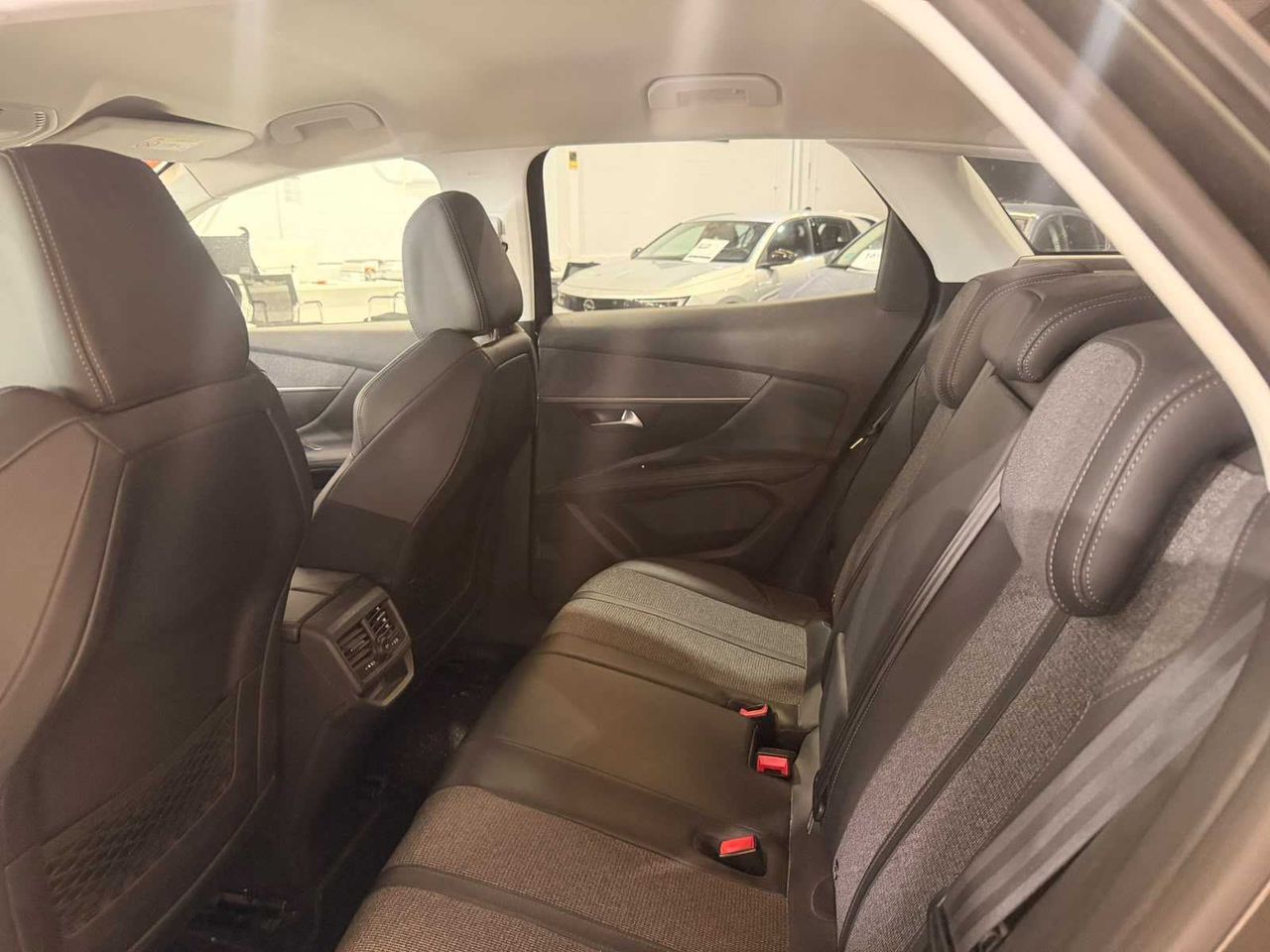 Peugeot 3008 1.2 PURETECH 96KW (130CV) ALLURE EAT8  - Foto 18