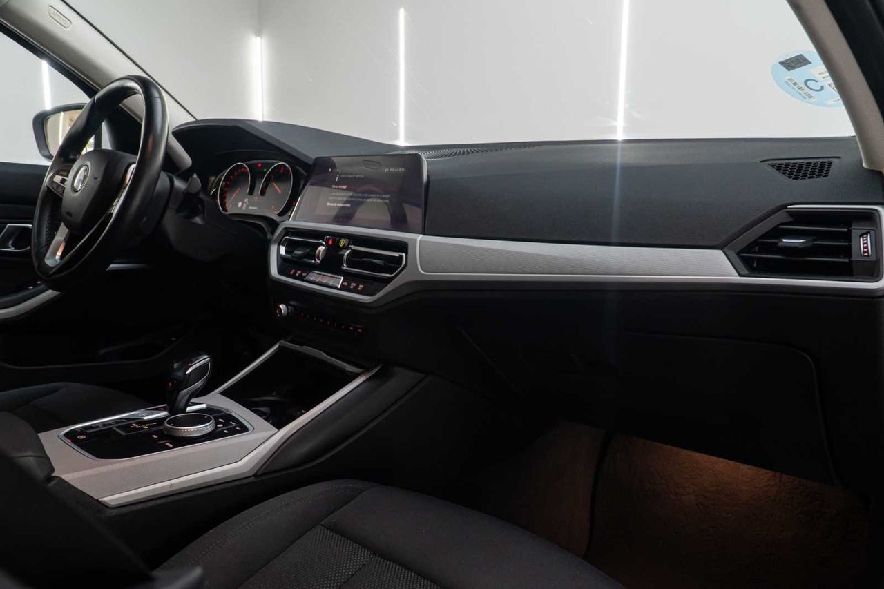 BMW Serie 3 touring 318 d sport 2.0 150cv at8  - Foto 24
