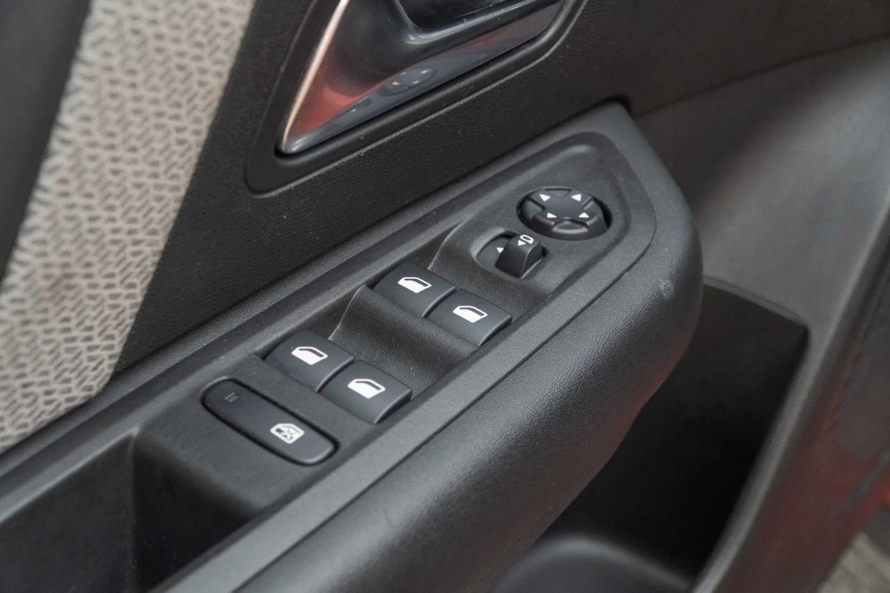 Citroën C4 Hybrid 136 e-DCS6 Plus - Foto 16