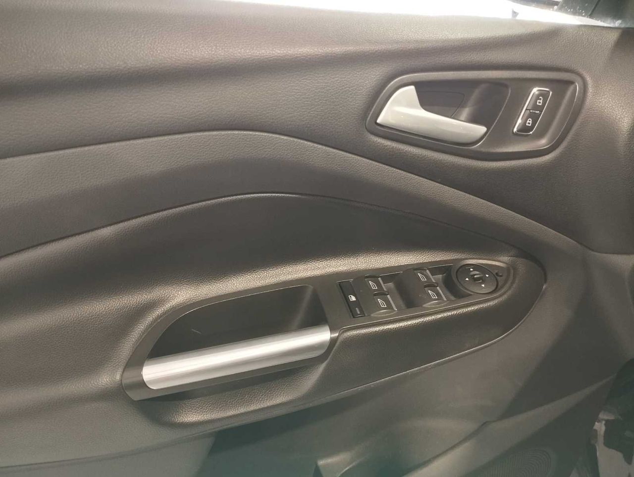 Ford Kuga  trend 2.0 tdci 4x2 120cv m6vel  - Foto 8