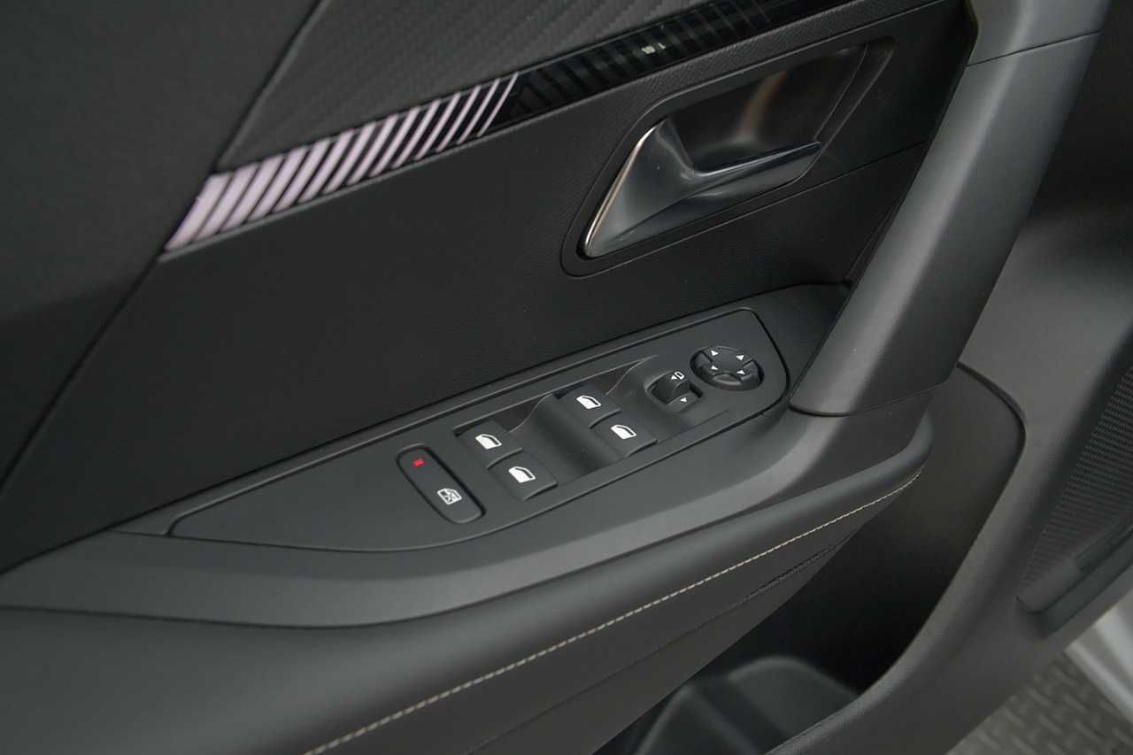 Peugeot 2008 Allure Puretech 100 S&S 6 Vel. MAN  - Foto 18