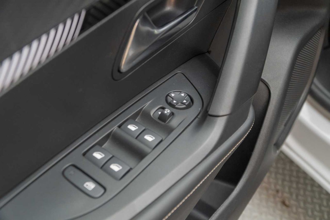 Peugeot 2008 Allure Puretech 100 S&S 6 Vel. MAN - Foto 16